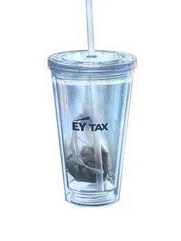 כוס שתיה עם קש